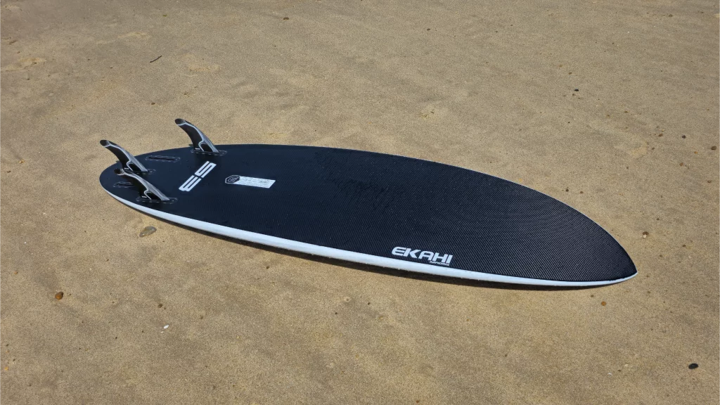 EKAHI 53 planche de surf hybride – blanc dessous