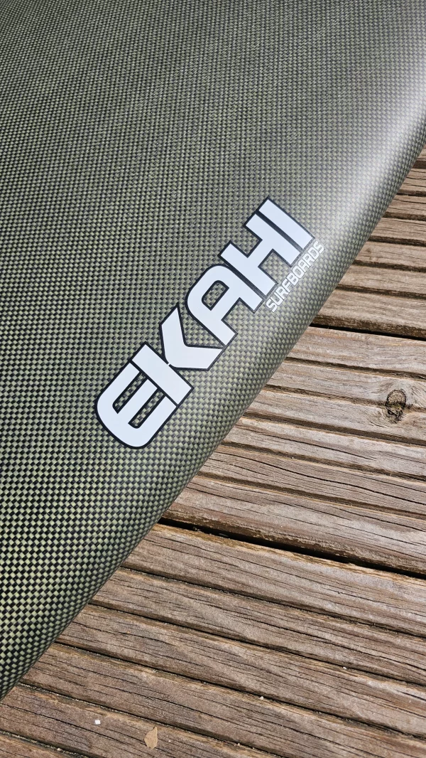 View of the logo EKAHI on a carbon kevlar Channels.