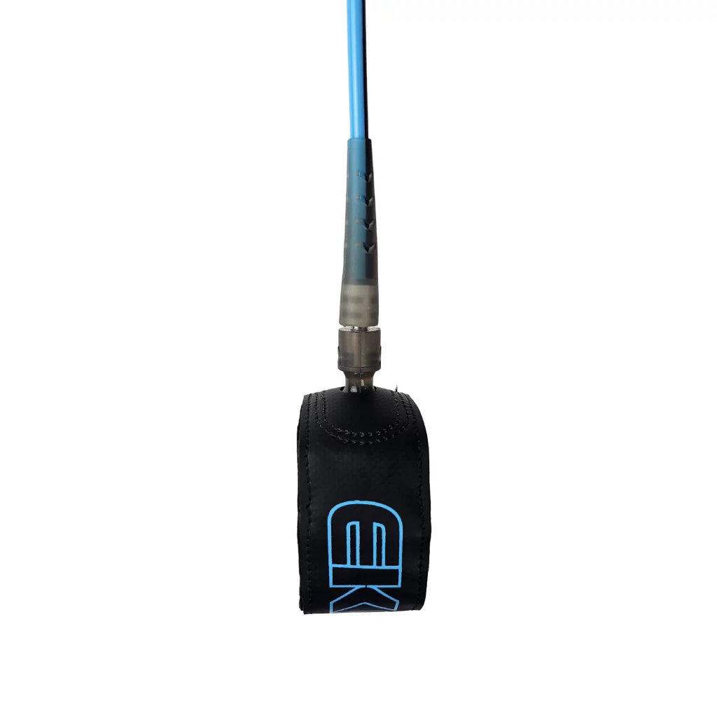 Close-up of the cord and swivel connector on a blue Ekahi surf leash