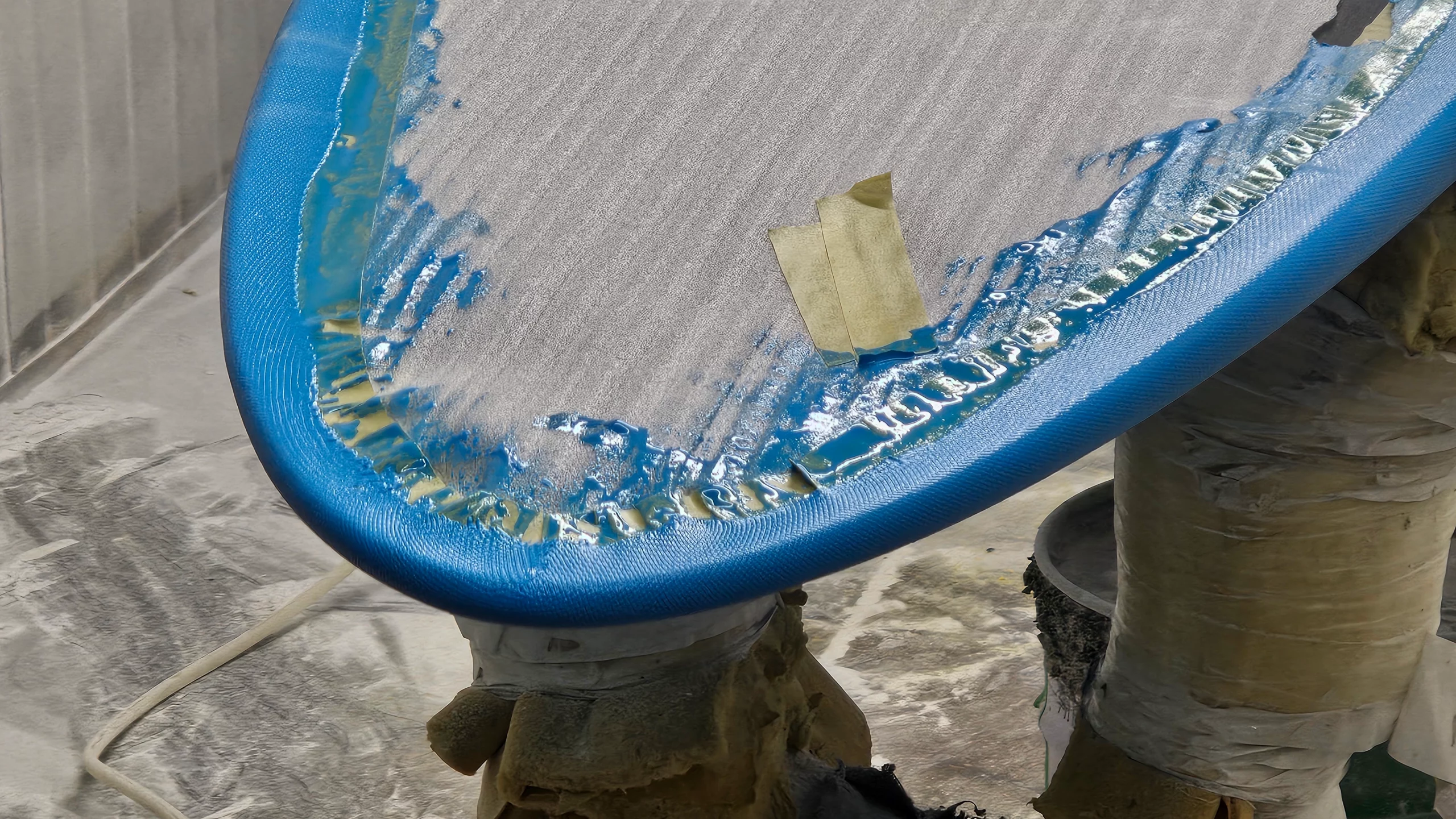 Glassing the bottom Blue 53.