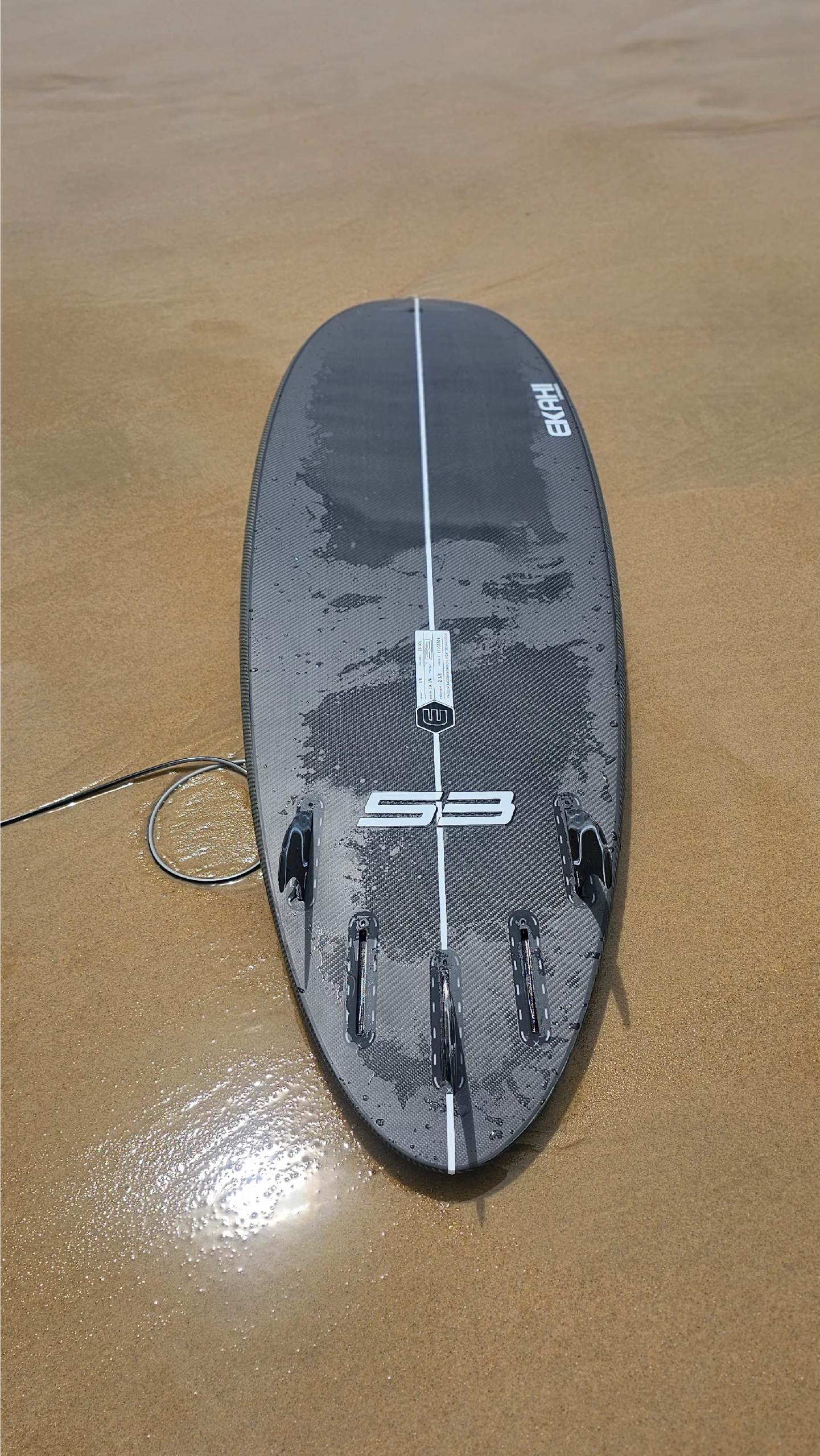 Bottom view of a 53 in carbon kevlar in 5'6.