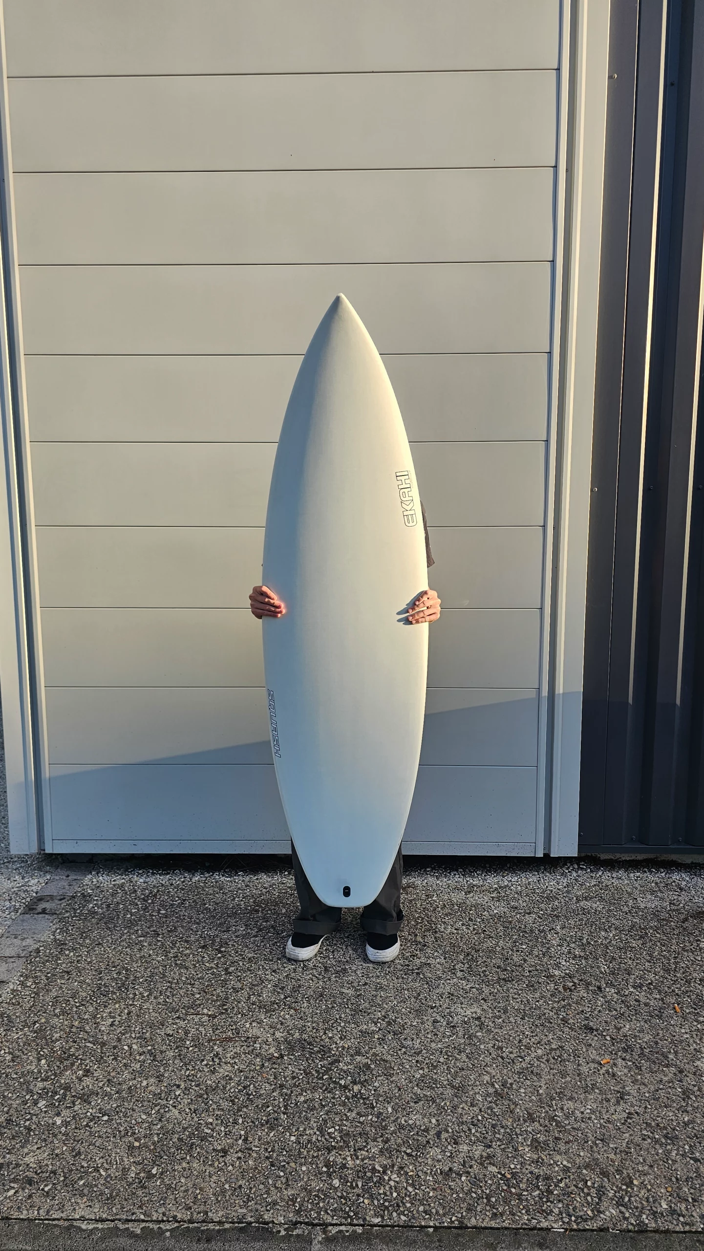 SQUASH-WHITE-TOP-HAND-2